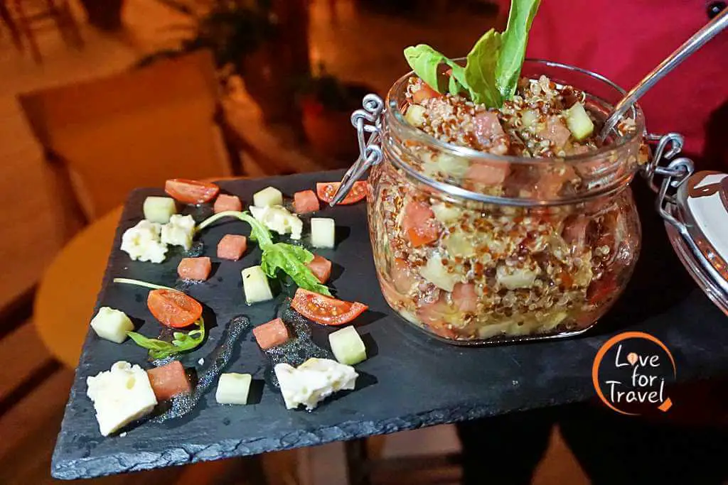 Σαλάτα με καρπούζι & κινόα, "Μελτέμι Θέα & Γεύσεις" - Κίμωλος, τα καλύτερα μέρη για φαγητό & ποτό