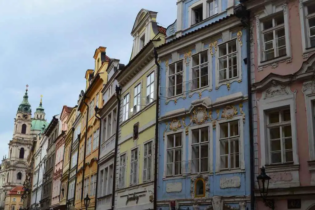 Πράγα, χρωματιστά κτίρια