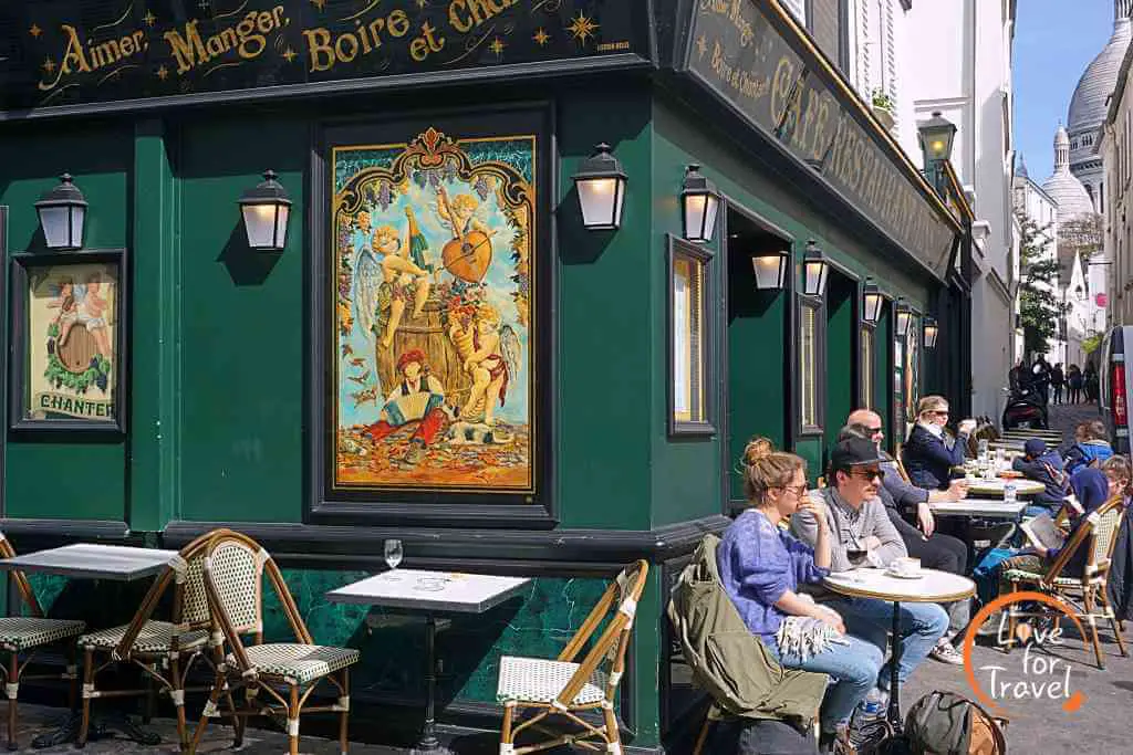 Cafe - Μονμάρτη: Τι να δεις στην πιο όμορφη γειτονιά του Παρισιού