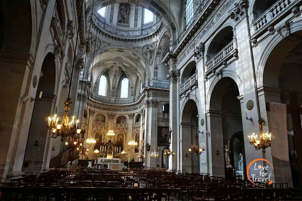 Καθεδρικός ναός Πέτρου & Παύλου - Les Marais, anakalyptontas to palio Parisi