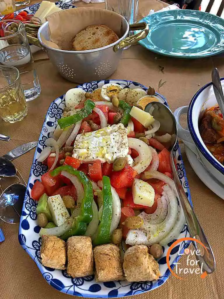 Salata choriatiki - Palia Poli Rethymno, pou na fas
