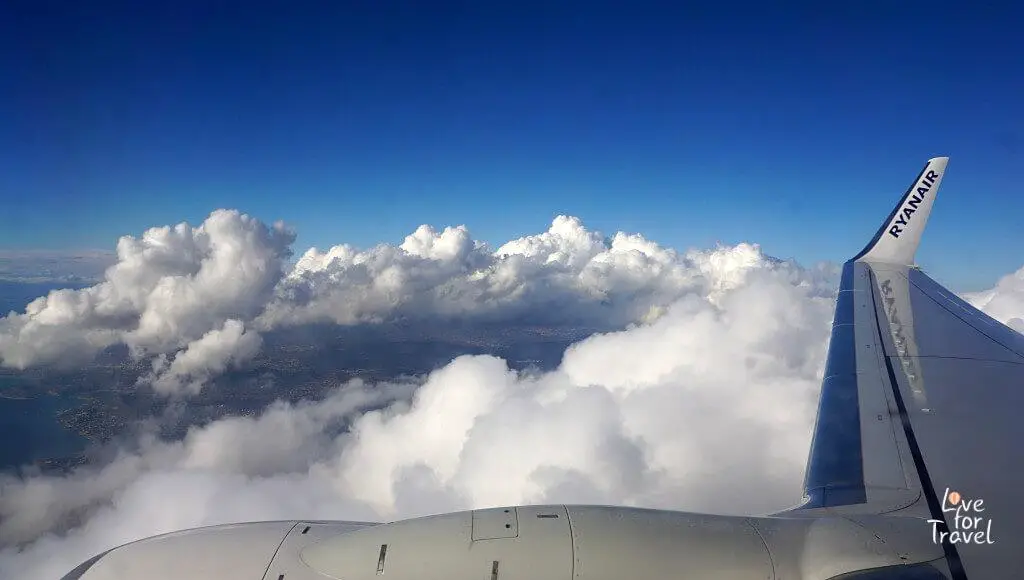 Στα σύννεφα - Πως η Ryanair σε ταξιδεύει περισσότερο