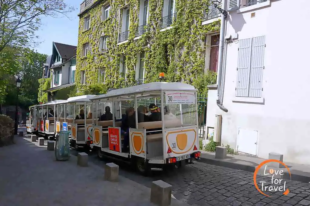 Βόλτα με το τρενάκι - Μονμάρτη: Τι να δεις στην πιο όμορφη γειτονιά του Παρισιού