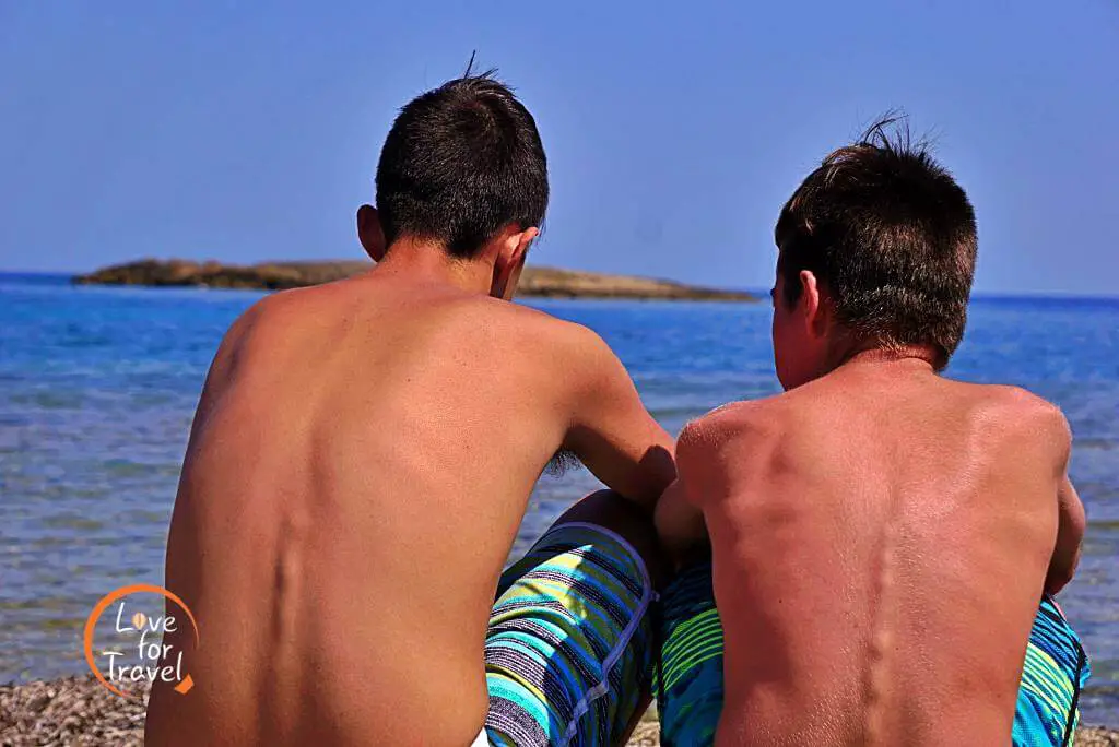 Έφηβοι στην θάλασσα - 10 Συμβουλές για να απολαύσεις τις διακοπές με τα παιδιά